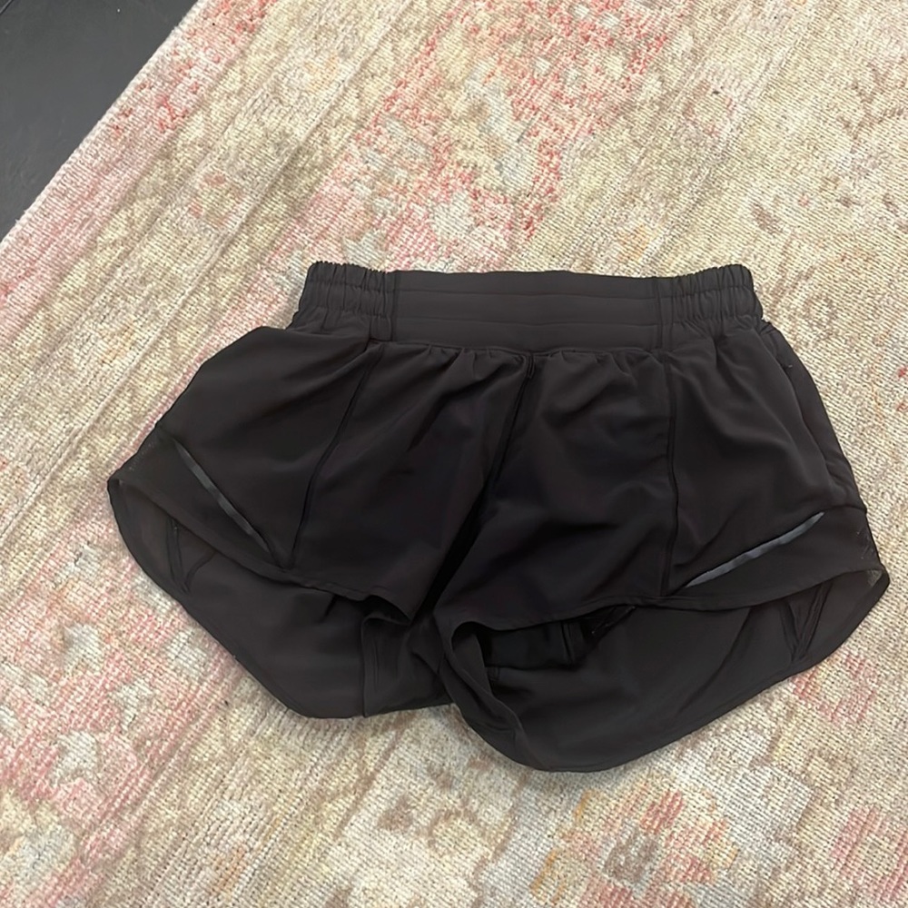 Lulu size 4 shorts black 2.5 inch